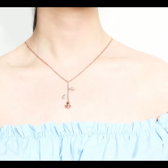 ♥️NWT GOLD/SILVER ROSE NECKLACE - Picture 6 of 8
